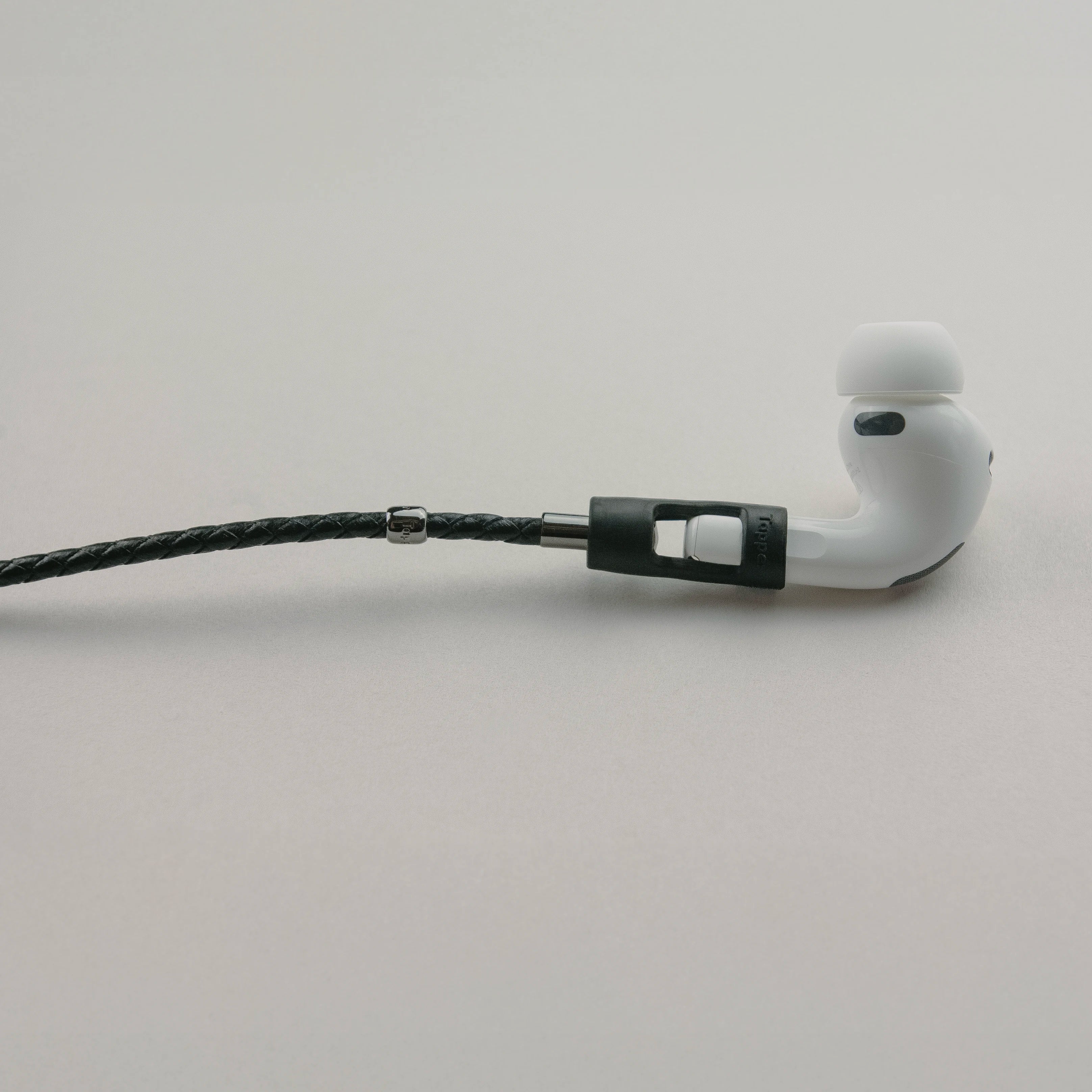 Tapper's original genuine lamb leather straps protects your Apple AirPods and AirPods Pro. The accessible AirPods necklace in real leather steps up your AirPods and AirPods Pro jewellery game. Worried about losing your AirPods? Built-in magnetic lock for convenient and hassle-free safekeeping around your neck. The next must-have AirPods accessory crafted for ultimate luxury. Compatible with all generations of AirPods and AirPods Pro. Designed in Sweden by Tapper. Free Express Shipping at gettapper.com