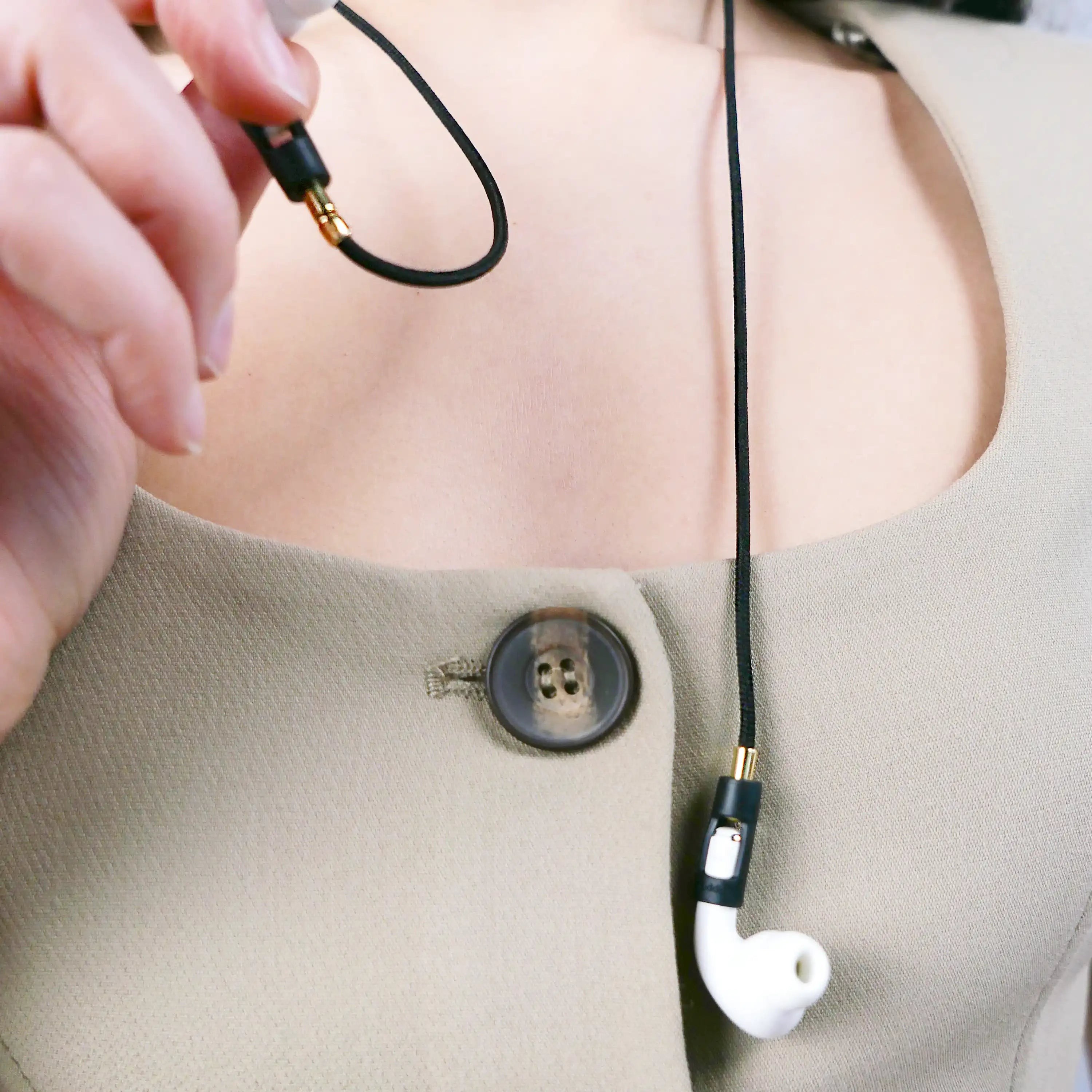 Never lose or misplace your AirPods again. Let the lightweight and durable Tapper Nylon AirPods Strap Necklace keep track of your AirPods and AirPods Pro by eliminating the need to hold them in your hands, drop them into your pockets, or risk losing them if they fall out of your ears. Comes with a built-in magnetic lock that snaps the AirPods around your neck, forming a sleek necklace and making them easily accessible. AirPods Strap compatible with Apple AirPods & AirPod Pro (1st, 2nd, 3rd, 4th generation)