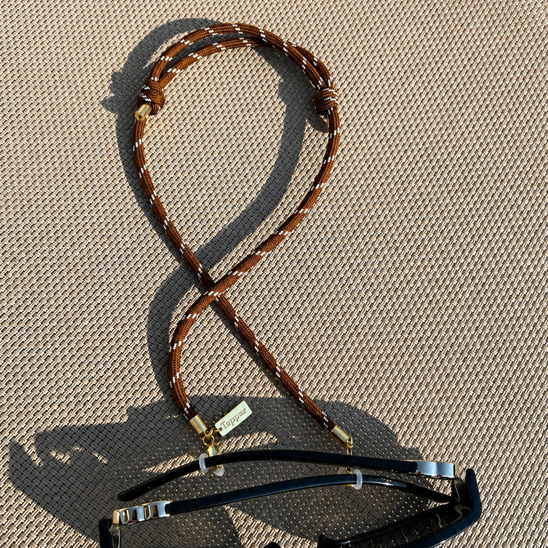Adjustable Eye Glasses Strap with 18K Gold Detailing – A stylish and functional accessory to keep your eyeglasses or sunglasses secure. Designed in Sweden for elegance and versatility.