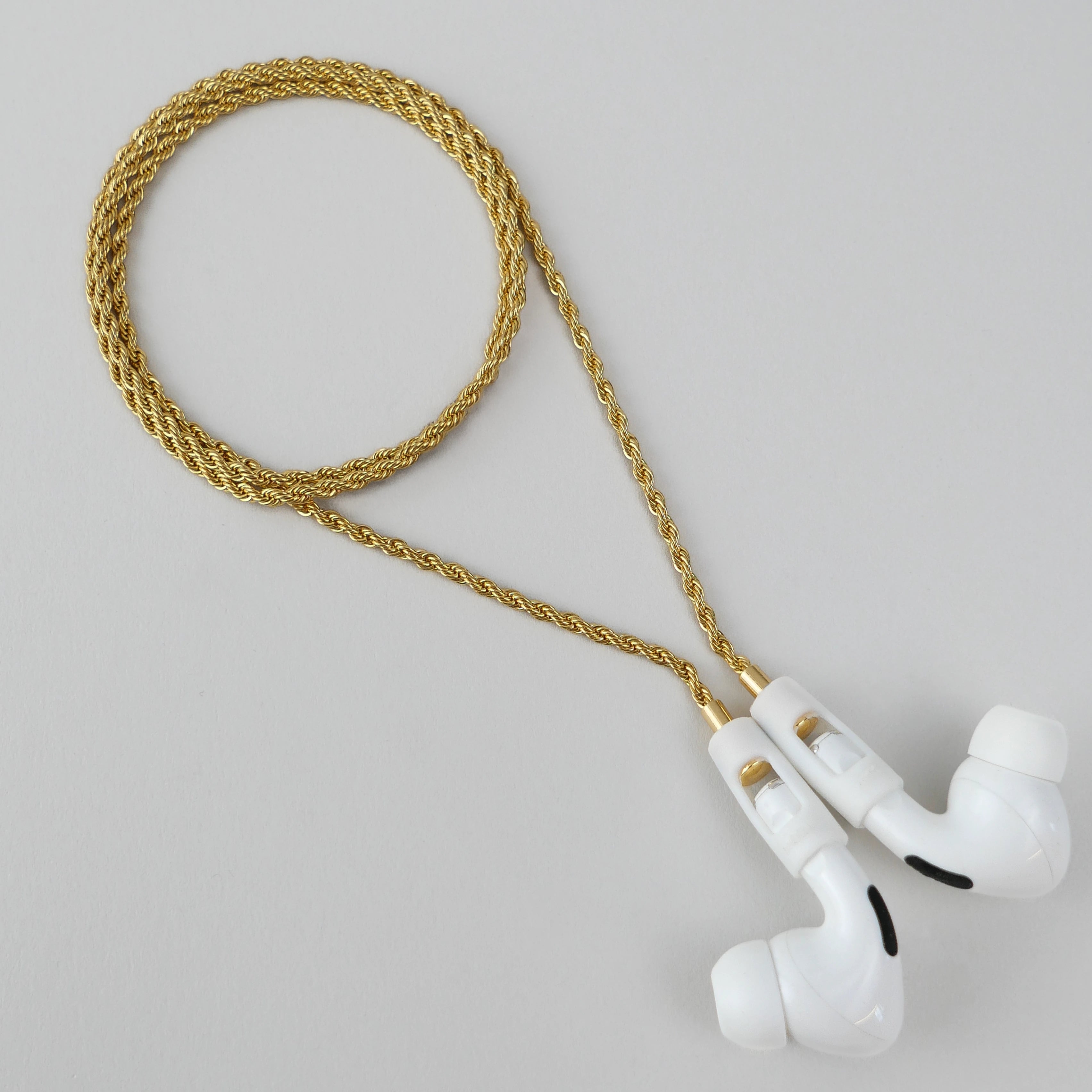 Tapper's real 18K gold plated original rope chain jewelry necklace protects your Apple AirPods & AirPods Pro. The luxurious, elevated & accessible rope chain jewellery plated in precious metals snaps the AirPods around your neck. Lose your AirPods? Magnetic lock for convenient and hassle-free safekeeping around your neck. The next must-have & affordable AirPods accessory crafted for ultimate luxury. Compatible with AirPods & AirPods Pro. Designed in Sweden by Tapper. Free Shipping at gettapper.com