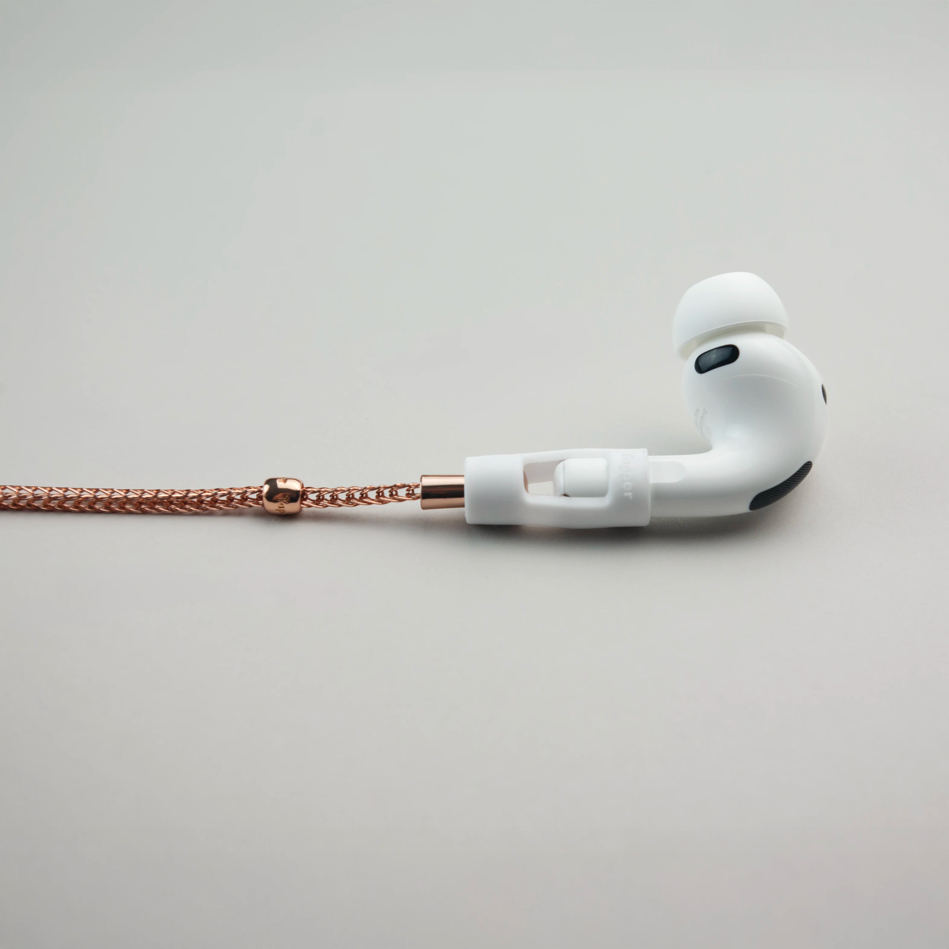Tapper's real 18K rose gold plated original tech jewelry mesh chain protects your AirPods. The luxurious, elevated and accessible necklace plated in precious metals steps up your AirPod jewellery game. Worried about losing your AirPods? Magnetic lock for convenient and hassle-free safekeeping around the neck. The next must-have AirPods accessory crafted for ultimate luxury. Compatible with all generations of Apple AirPods and AirPods Pro. Designed in Sweden by Tapper. Free Express Shipping at gettapper.com