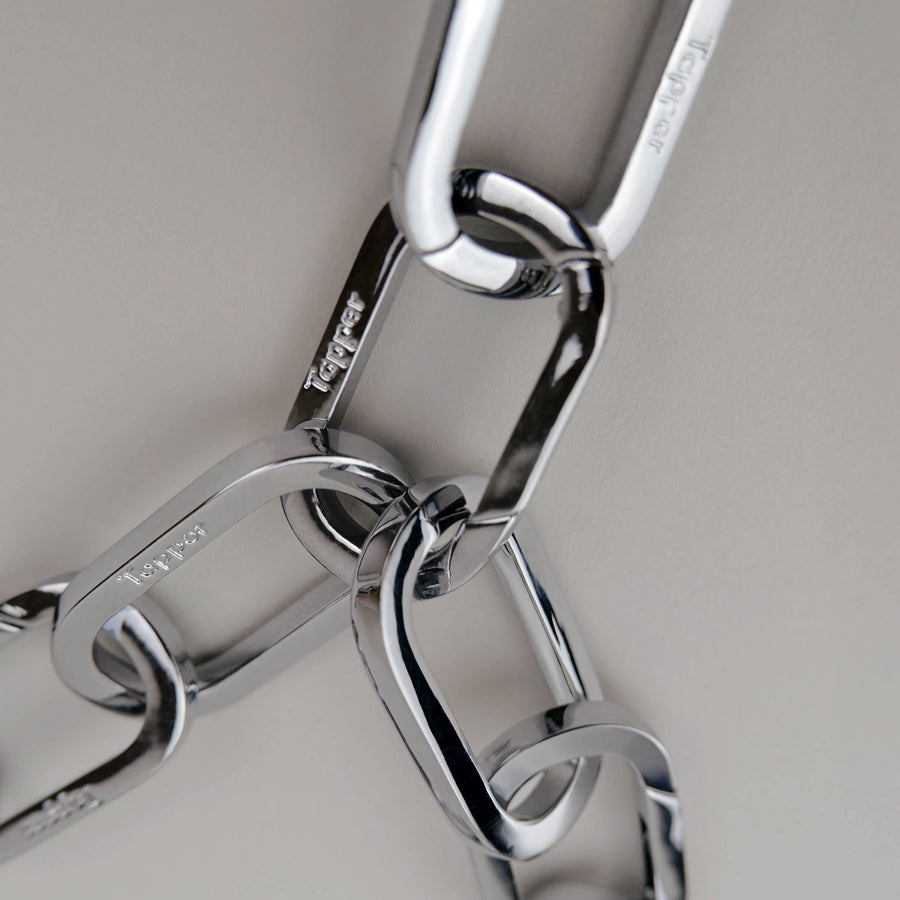 Tapper's Adjustable Phone Carabiner Wristlet Strap is an elevated metal phone wrist chain colored in Silver, designed to complement your phone case and your jewellery. Combine style with function by securing your phone to your wrist, belt loop or bag, protecting it from drops and falls as well as keeping it safe from pickpocketing. When not in use as a phone chain, adjust the carabiner links and use it as a bracelet or necklace instead. Compatible with all phone cases (iPhone, Samsung, Xiaomi, Oppo,Vivo