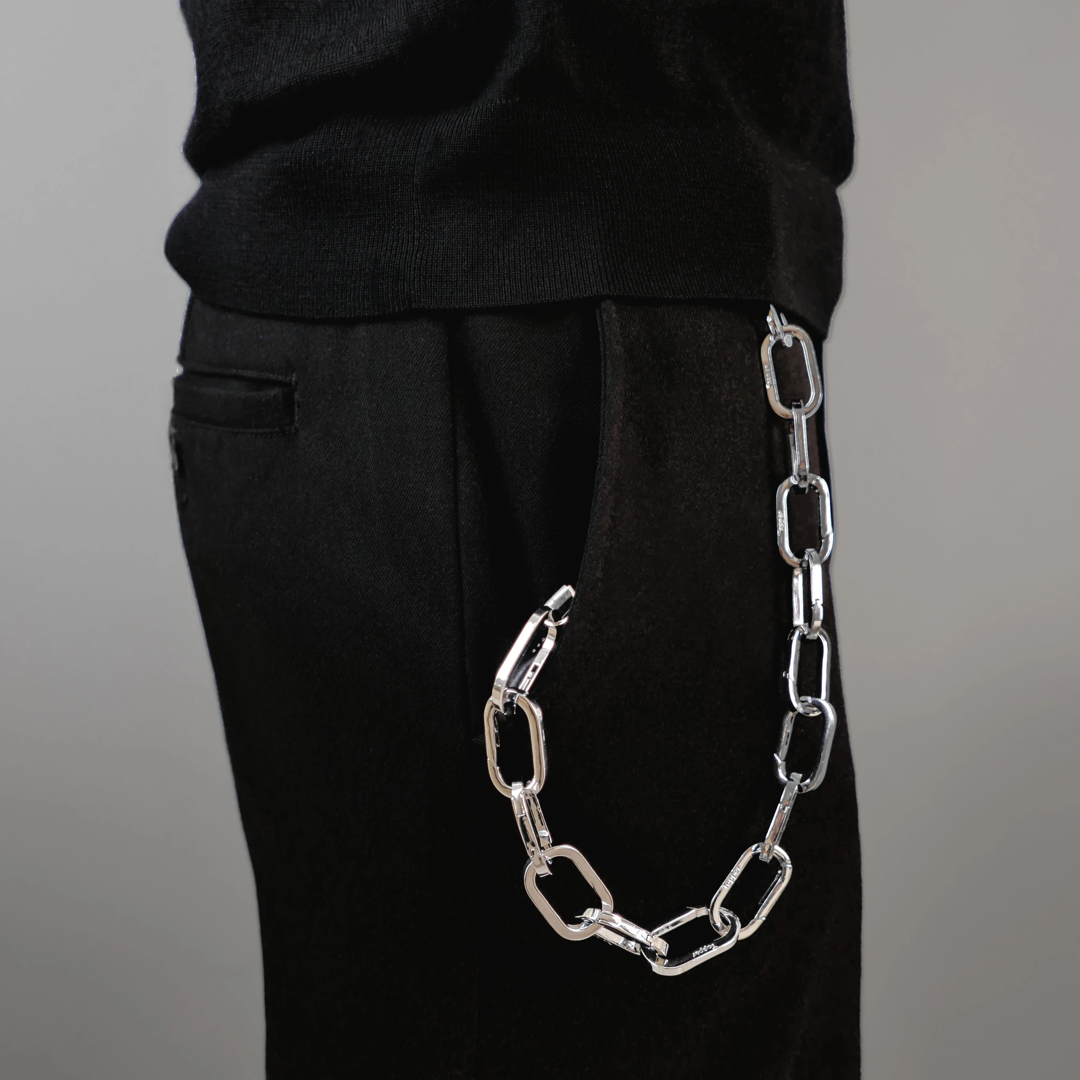 Tapper's Adjustable Phone Carabiner Wristlet Strap is an elevated metal phone wrist chain colored in Silver, designed to complement your phone case and your jewellery. Combine style with function by securing your phone to your wrist, belt loop or bag, protecting it from drops and falls as well as keeping it safe from pickpocketing. When not in use as a phone chain, adjust the carabiner links and use it as a bracelet or necklace instead. Compatible with all phone cases (iPhone, Samsung, Xiaomi, Oppo,Vivo