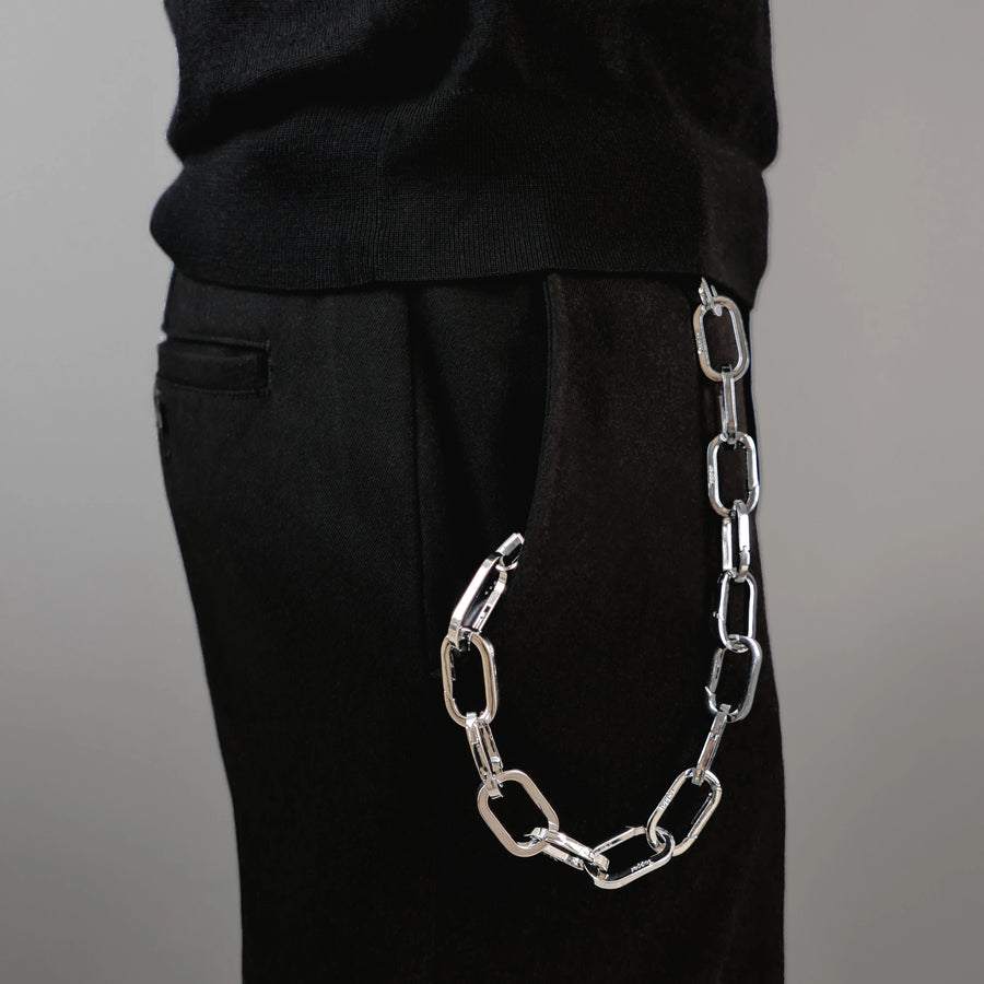 Tapper's Adjustable Phone Carabiner Wristlet Strap is an elevated metal phone wrist chain colored in Silver, designed to complement your phone case and your jewellery. Combine style with function by securing your phone to your wrist, belt loop or bag, protecting it from drops and falls as well as keeping it safe from pickpocketing. When not in use as a phone chain, adjust the carabiner links and use it as a bracelet or necklace instead. Compatible with all phone cases (iPhone, Samsung, Xiaomi, Oppo,Vivo