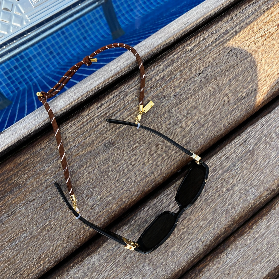 Adjustable Eye Glasses Strap with 18K Gold Detailing – A stylish and functional accessory to keep your eyeglasses or sunglasses secure. Designed in Sweden for elegance and versatility.