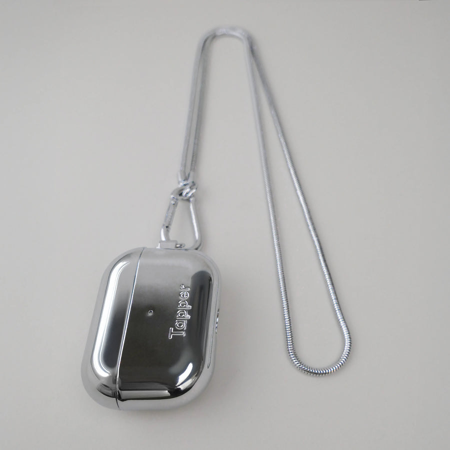 Tapper's real 925 silver plated original metal neck case tech jewelry protects and keeps your Apple AirPods Pro close at hand. The luxurious, elevated and accessible neck case plated in precious metals steps up your AirPods Pro jewellery game. Worried about losing your AirPods? Detachable snake chain and carabiner for convenient and hassle-free safekeeping around your neck. The next must-have accessory crafted for ultimate luxury. Compatible with AirPods Pro. Designed in Sweden. Free Express Shipping.