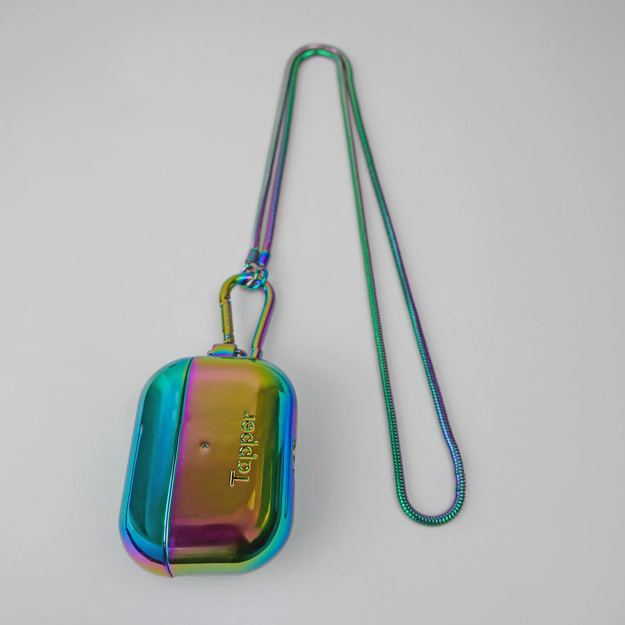 Tapper's Oil Gradient plated original metal neck case jewelry protects your Apple AirPods Pro. Luxurious, elevated & accessible AirPods Pro jewellery plated in precious metals. Worried about losing your AirPods Pro? Detachable snake chain and carabiner for convenient and hassle-free safekeeping around your neck. The next must-have AirPods Pro accessory crafted for ultimate luxury. Compatible with AirPods Pro. Designed in Sweden by Tapper. Free Express Shipping at gettapper.com