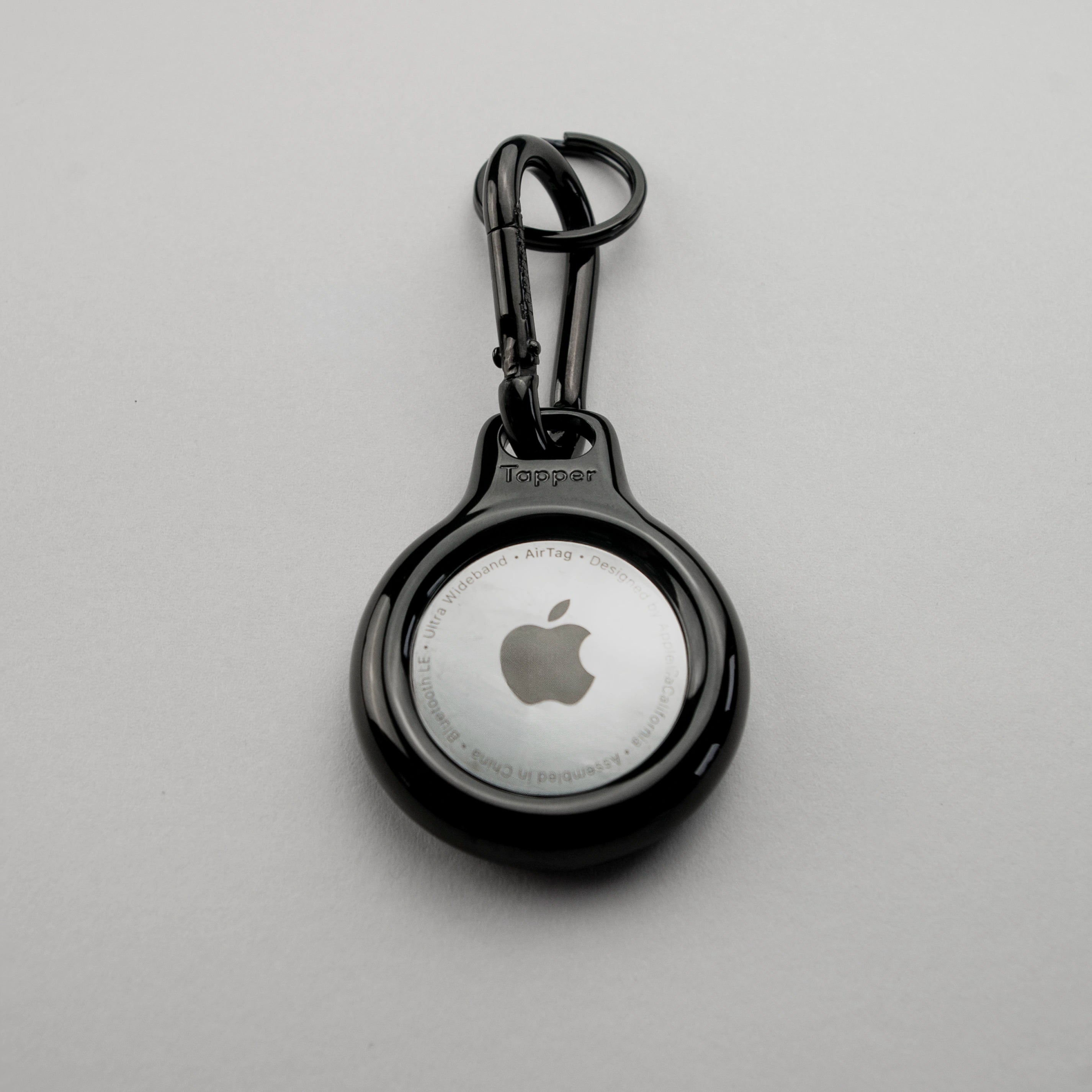 Black Metal Plated AirTag Holder & Case – Luxurious and Secure – A refined metal carabiner case designed to elegantly secure your AirTag to keys, bags, luggage, and more. Crafted by Tapper in Sweden.