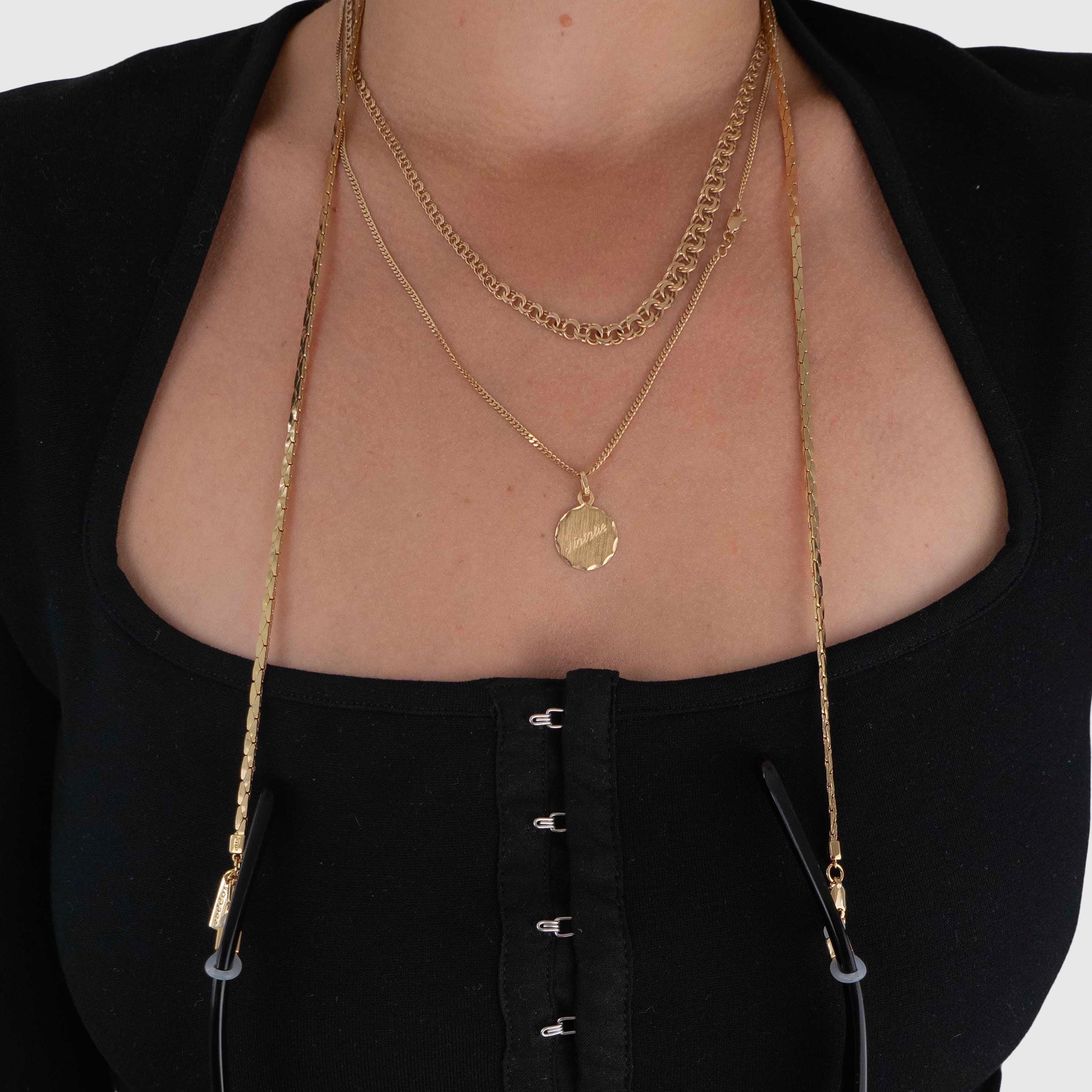 Protect, elevate and keep track of your eyewear with this 18K Gold plated eyewear, eyeglasses and sunglasses chain from Tapper, ensuring elegant and convenient safekeeping around your neck. When not in use as an eyewear chain, detach the silicone holders from the lobster clasps and use it as a necklace, bracelet or pair it with another set of chains as body jewelry / jewellery. Designed in Sweden.