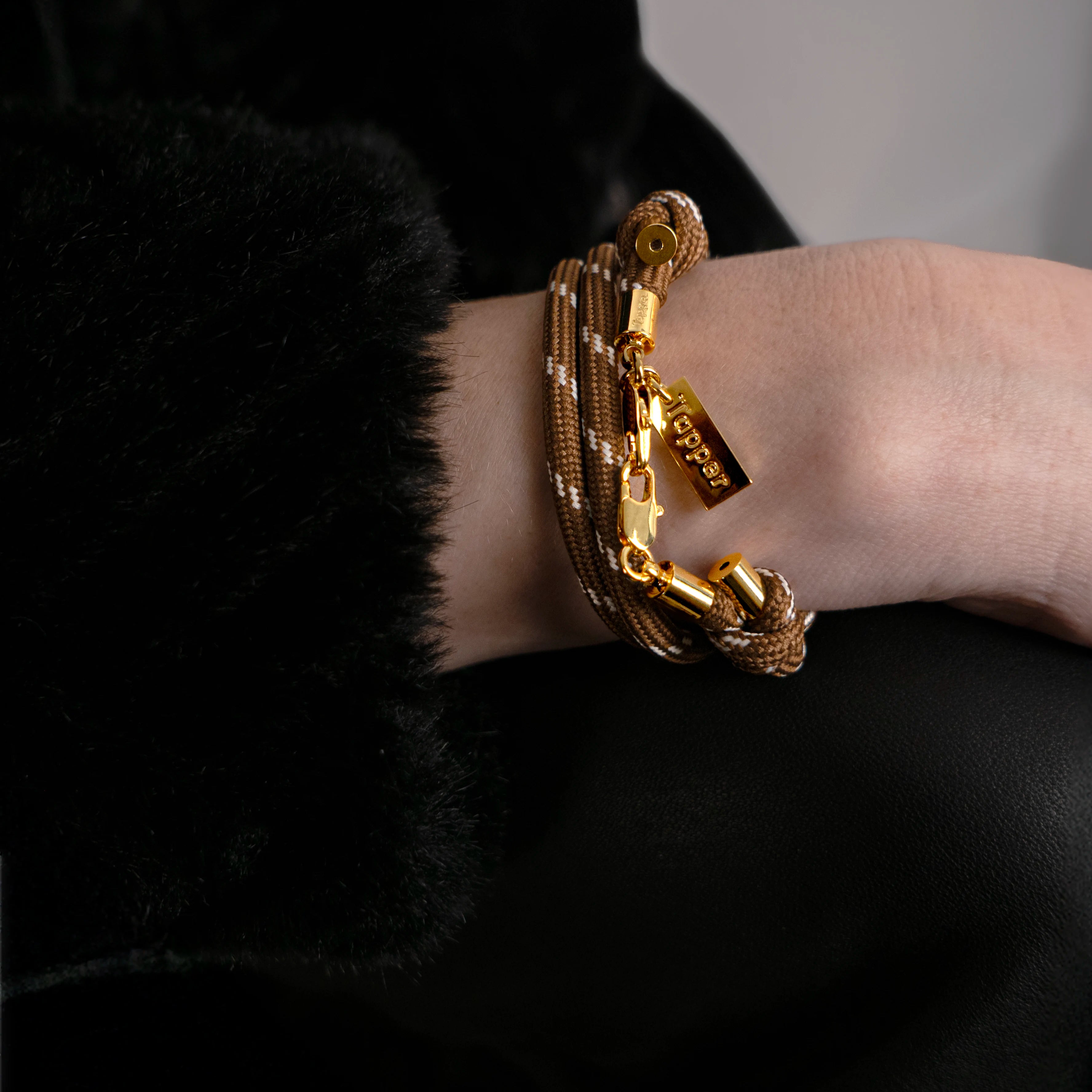 Adjustable Eye Glasses Strap with 18K Gold Detailing – A stylish and functional accessory to keep your eyeglasses or sunglasses secure. Designed in Sweden for elegance and versatility.