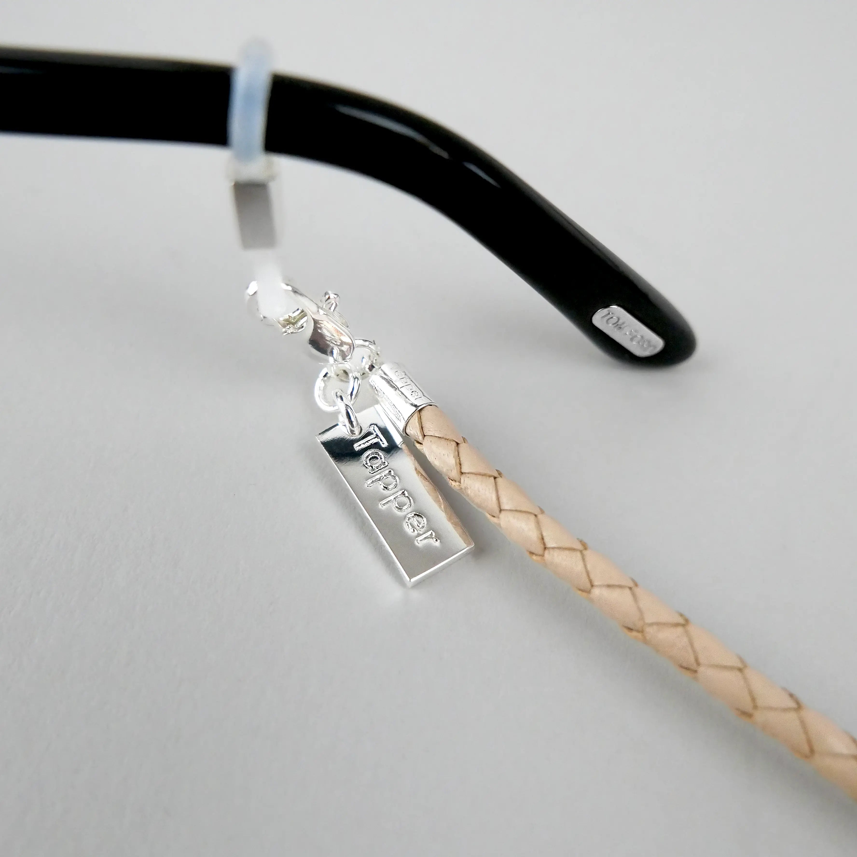 Luxury Lamb Leather & 925 Silver Eye Glasses Strap – Keep your sunglasses or eyeglasses secure in style with this finely crafted leather strap. Designed in Sweden for elegance and versatility.