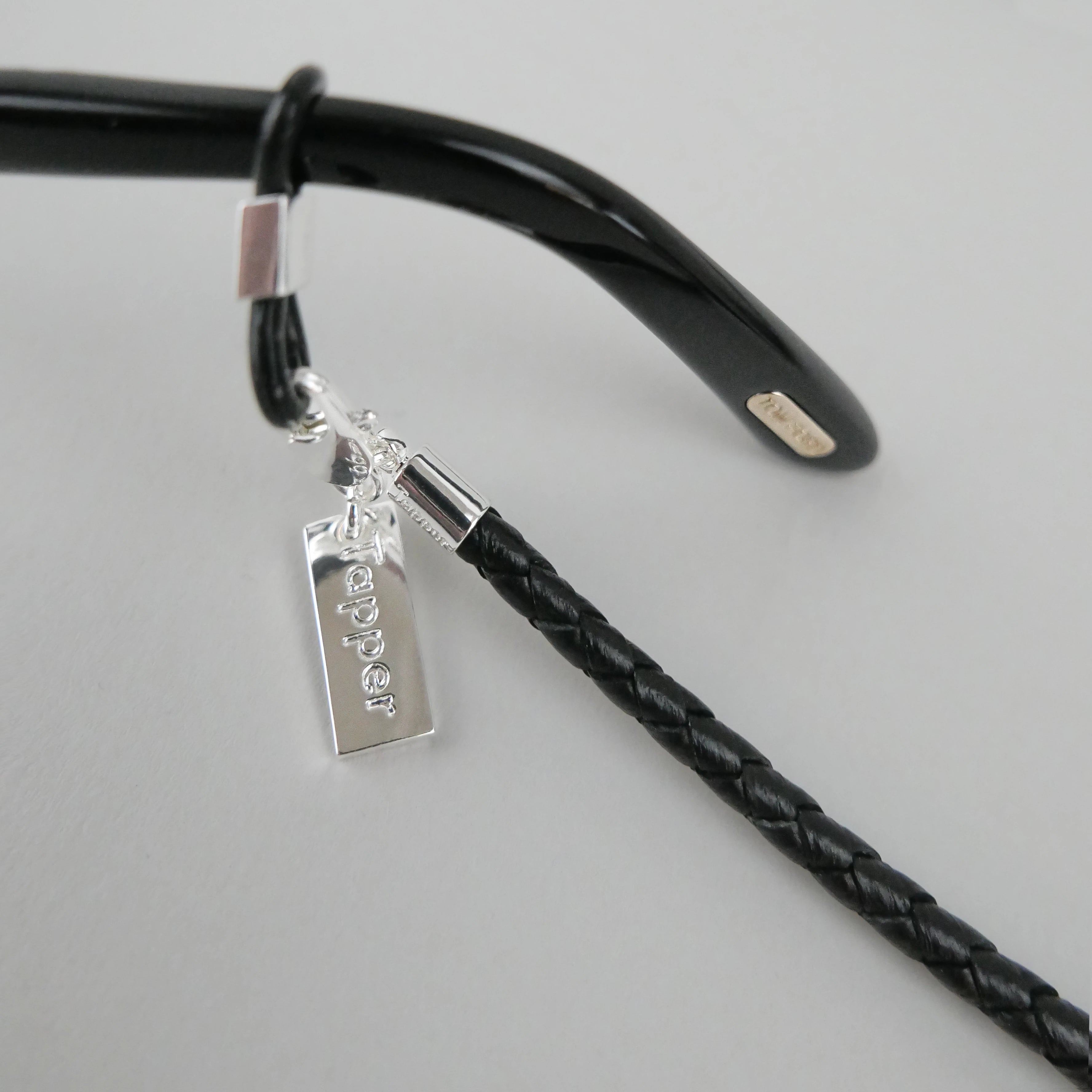 Luxury Lamb Leather & 925 Silver Eye Glasses Strap – Keep your sunglasses or eyeglasses secure in style with this finely crafted leather strap. Designed in Sweden for elegance and versatility.