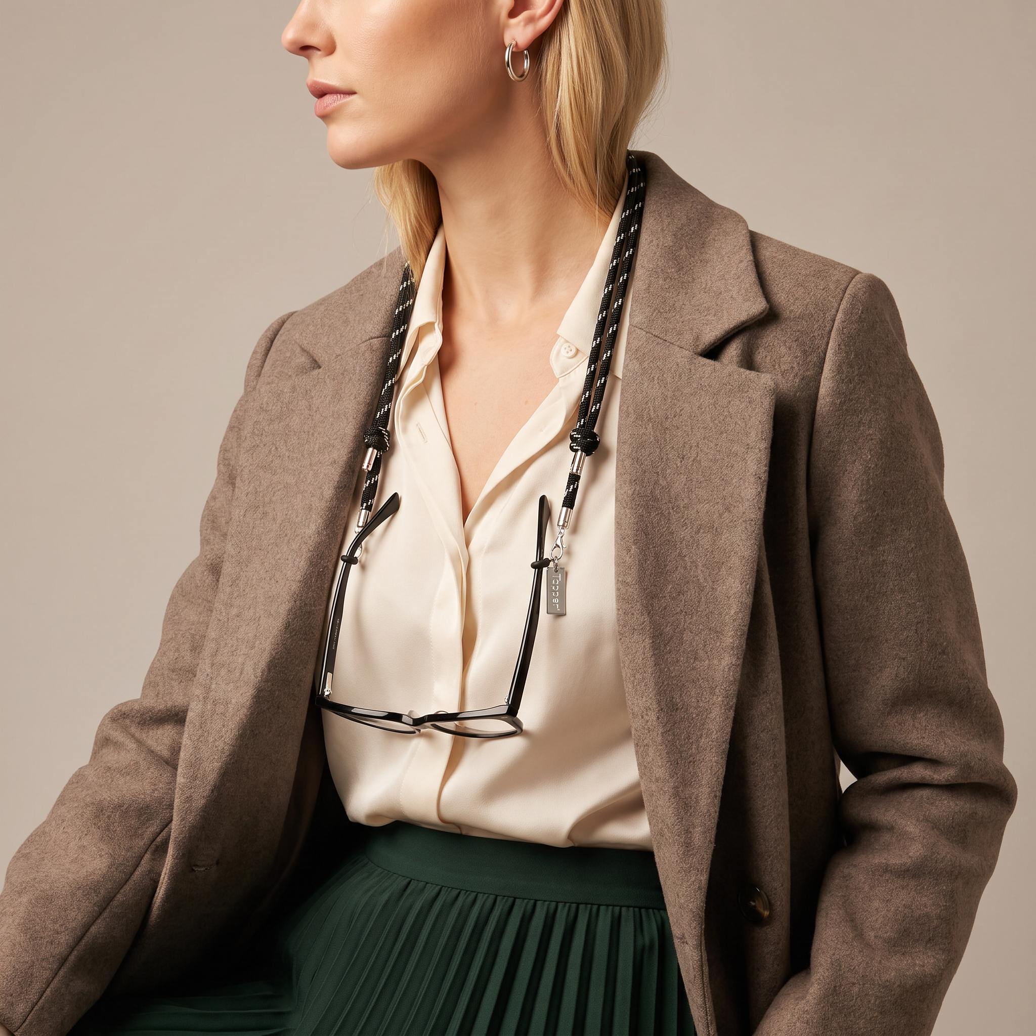 Adjustable Eye Glasses Strap with 925 Silver Detailing – A stylish and functional accessory to keep your eyeglasses or sunglasses secure. Designed in Sweden for elegance and versatility.