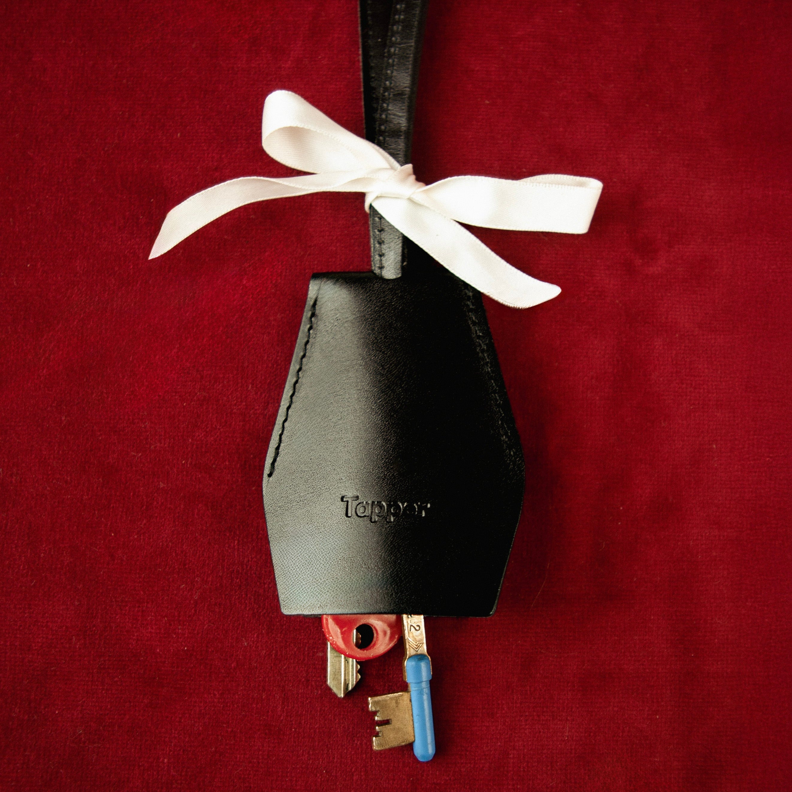 Handmade black leather AirPods strap and leather key holder with keychain and pouch ring, crafted in Sweden