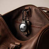 Black Metal Plated AirTag Holder & Case – Luxurious and Secure – A refined metal carabiner case designed to elegantly secure your AirTag to keys, bags, luggage, and more. Crafted by Tapper in Sweden.