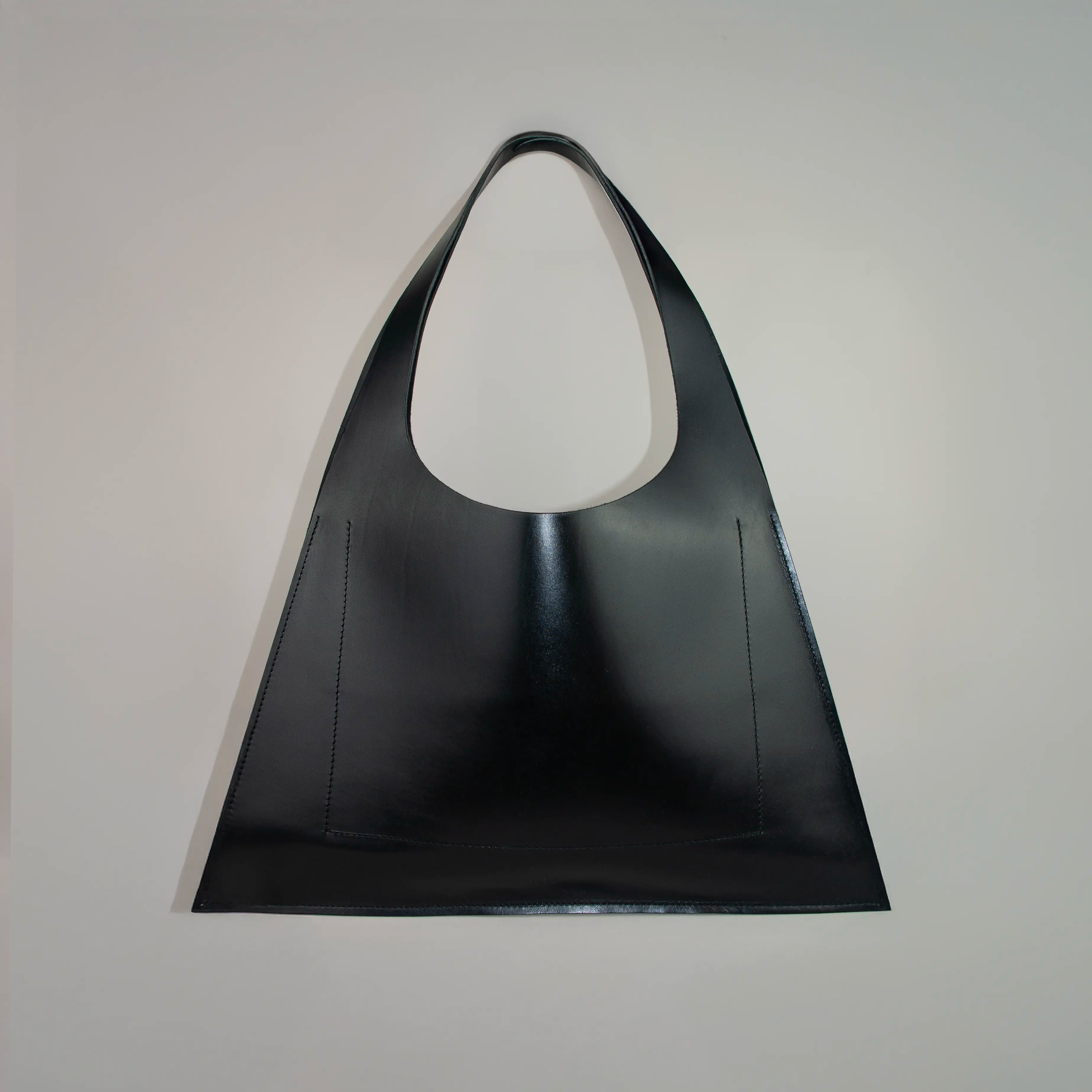 Minimalist leather tote bag handmade in Sweden, premium handbag designed for modern work and travel needs.