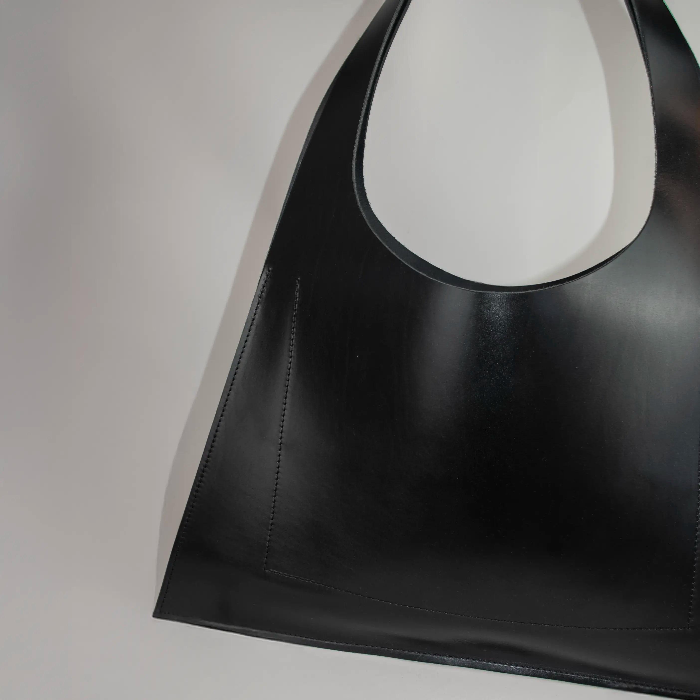 Minimalist leather tote bag handmade in Sweden, premium handbag designed for modern work and travel needs.