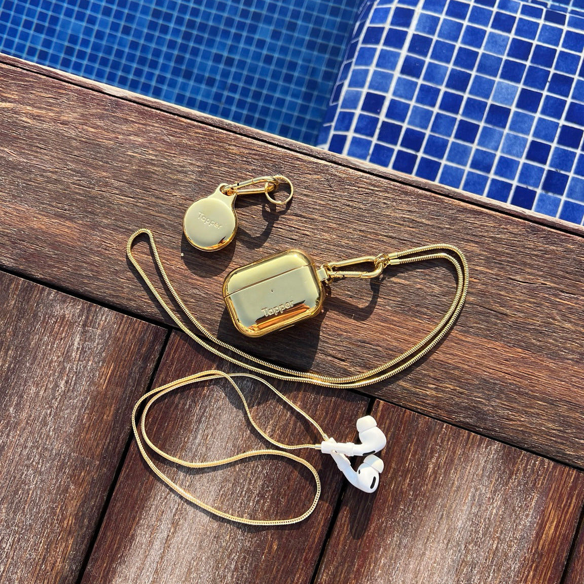 Tapper's real 18K gold plated original tech jewelry mesh chain protects your AirPods. The luxurious, elevated and accessible necklace plated in precious metals steps up your AirPod jewellery game. Worried about losing your AirPods? Magnetic lock for convenient and hassle-free safekeeping around the neck. The next must-have AirPods accessory crafted for ultimate luxury. Compatible with all generations of Apple AirPods and AirPods Pro. Designed in Sweden by Tapper. Free Express Shipping at gettapper.com