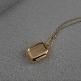 Tapper's real 18K gold plated original metal neck case jewelry protects your Apple AirPods Pro. Luxurious, elevated & accessible AirPods Pro jewellery plated in precious metals. Worried about losing your AirPods Pro? Detachable snake chain and carabiner for convenient and hassle-free safekeeping around your neck. The next must-have AirPods Pro accessory crafted for ultimate luxury. Compatible with AirPods Pro. Designed in Sweden by Tapper. Free Express Shipping at gettapper.com