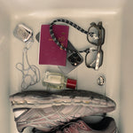 Tapper's real 925 silver plated original metal neck case tech jewelry protects and keeps your Apple AirPods Pro close at hand. The luxurious, elevated and accessible neck case plated in precious metals steps up your AirPods Pro jewellery game. Worried about losing your AirPods? Detachable snake chain and carabiner for convenient and hassle-free safekeeping around your neck. The next must-have accessory crafted for ultimate luxury. Compatible with AirPods Pro. Designed in Sweden. Free Express Shipping.