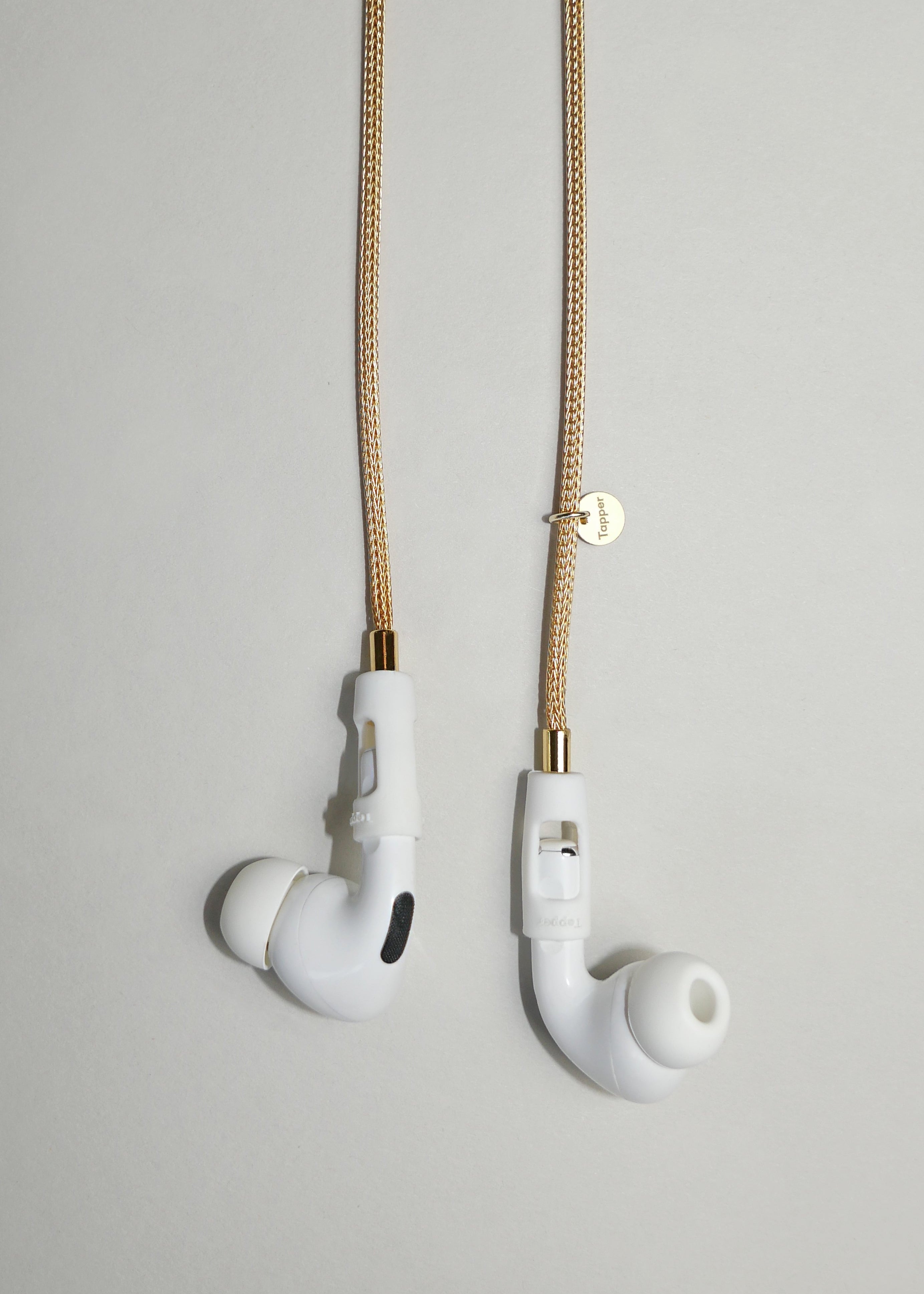 Tapper's solid 18K gold original mesh chain jewelry necklace protects your Apple AirPods & AirPods Pro. Handcrafted in real 18K gold, the exclusive, elevated & accessible mesh chain jewellery snaps the AirPods around your neck. Lost your AirPods? Magnetic lock for convenient and hassle-free safekeeping around your neck. The next must-have & luxe AirPods accessory crafted for ultimate luxury. Compatible with AirPods & AirPods Pro. Designed and handcrafted in Sweden by Tapper. Free Shipping at gettapper.com