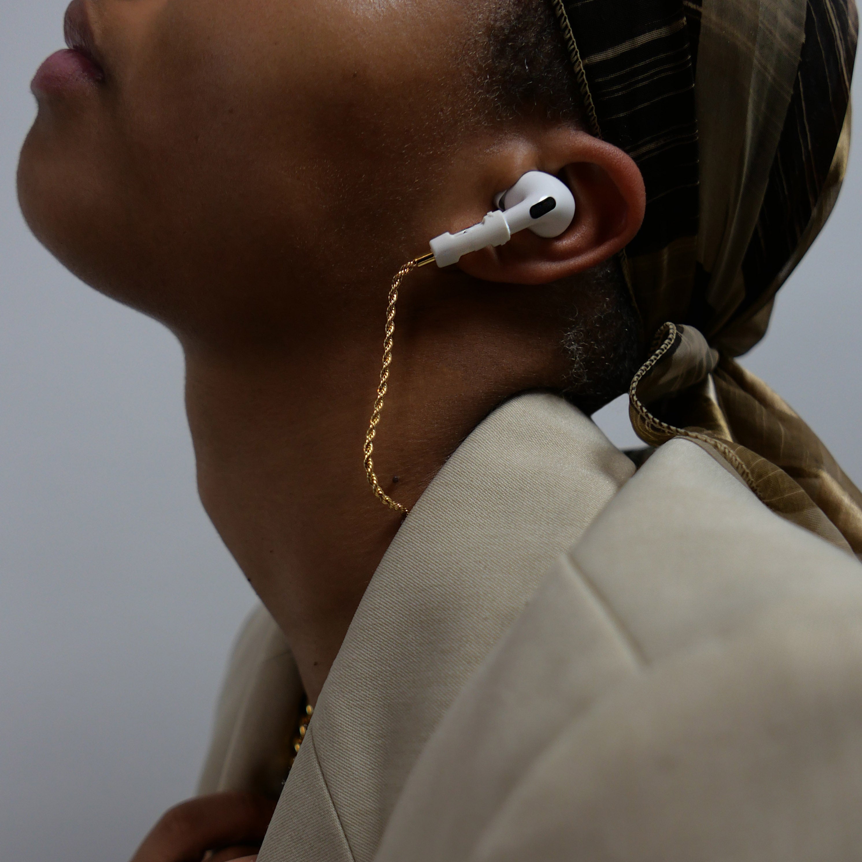 Tapper's real 18K gold plated original tech jewelry rope chain protects your AirPods. The luxurious, elevated and accessible necklace plated in precious metals steps up your AirPod jewellery game. Worried about losing your AirPods? Magnetic lock for convenient and hassle-free safekeeping around the neck. A must-have AirPods accessory crafted for ultimate luxury. Compatible with all generations of Apple AirPods and AirPods Pro. Designed in Sweden by Tapper. Free Express Shipping at gettapper.com